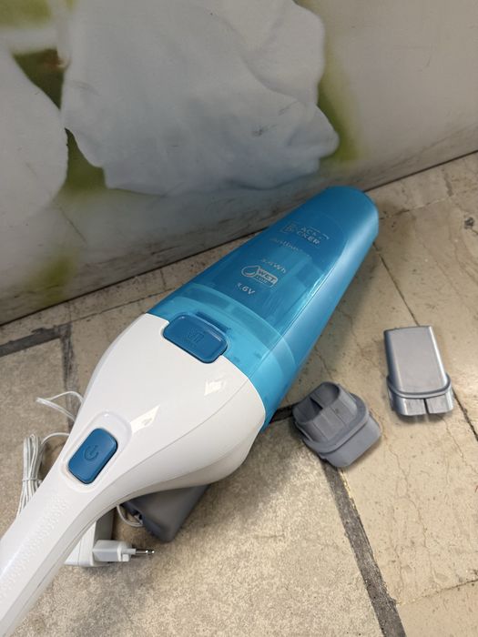 Ръчна прахосмукачка Black & Decker Dustbuster
