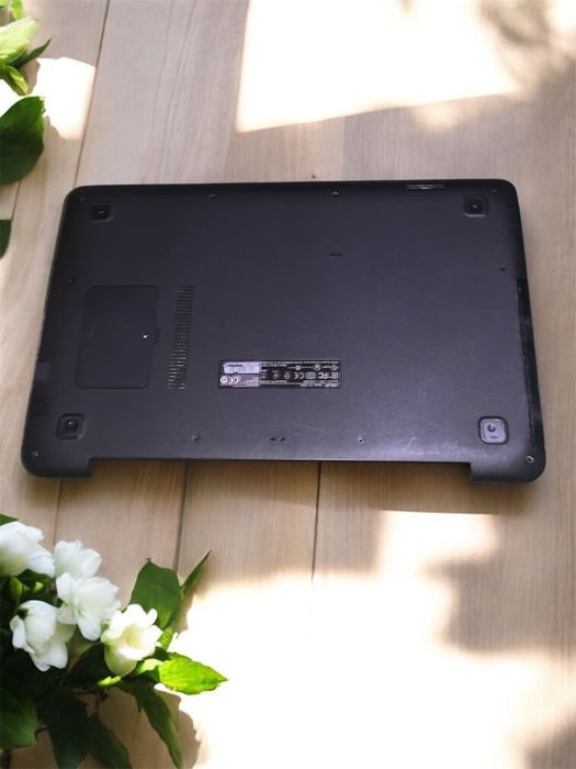 Carcasa laptop spate