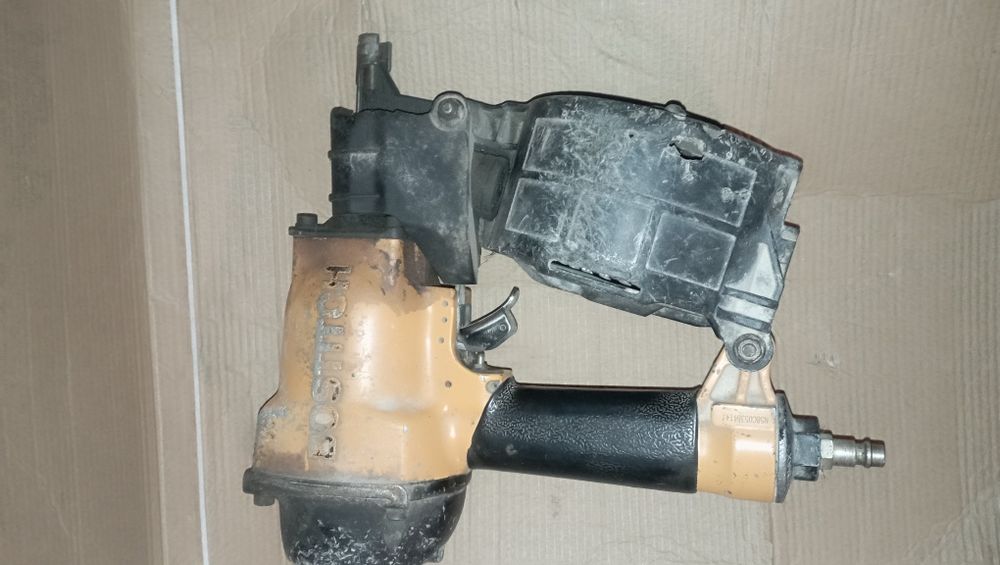 Pistol cuie rola pneumatic