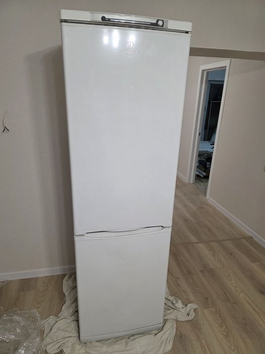 Холодильник Indesit SB 200