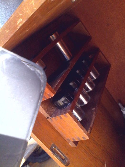 Microscop vechi  Lemardeley Paris ,No 74771 cu 4 obiective