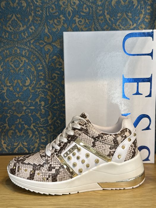 Дамски маратонки GUESS сникърси