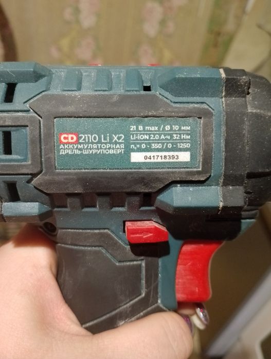 Шуруповерт почти новый