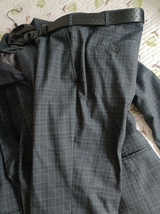 Продам классический костюм