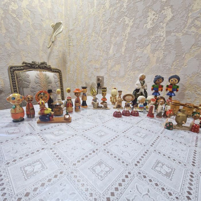 Полная коллекция старинных статуэток