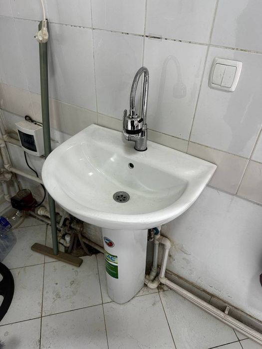 2 ta kreslo  2 oyna mebel rakvina 1ta sushilka divan va shu xamasi