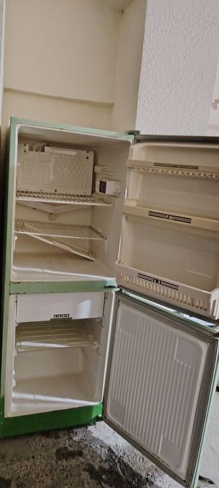 Холодильник сотилади 2та бир хил.