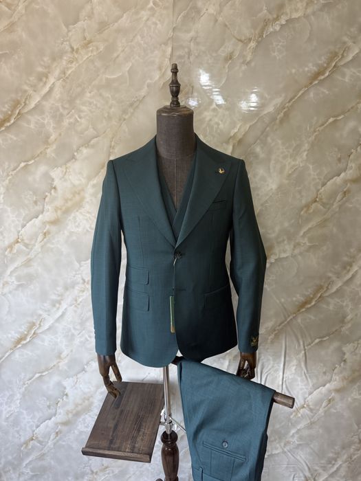 3 Costume ( Albastru, Bej si Verde) 3 piese