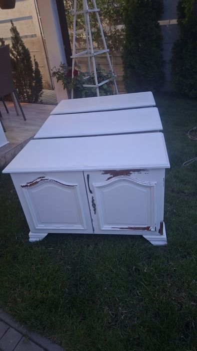 3 comode care necesita revopsire ,lemn masiv, 90/60/58.