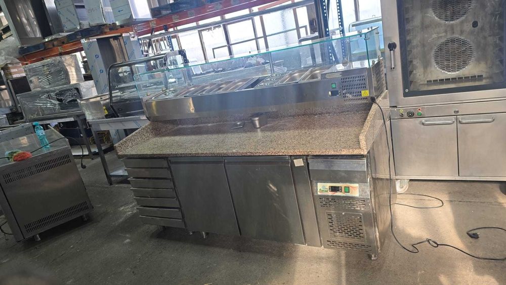 Banc pizza / Masa pizza cu vitrina  / Masa frigorifica pentru pizza /