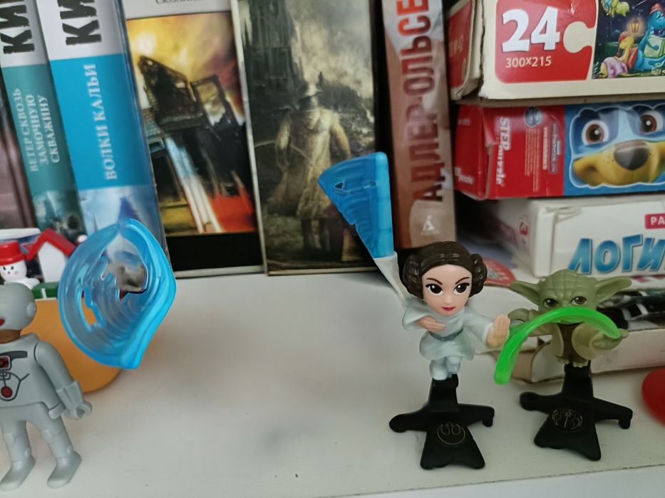 Продам фигурки  Киндер