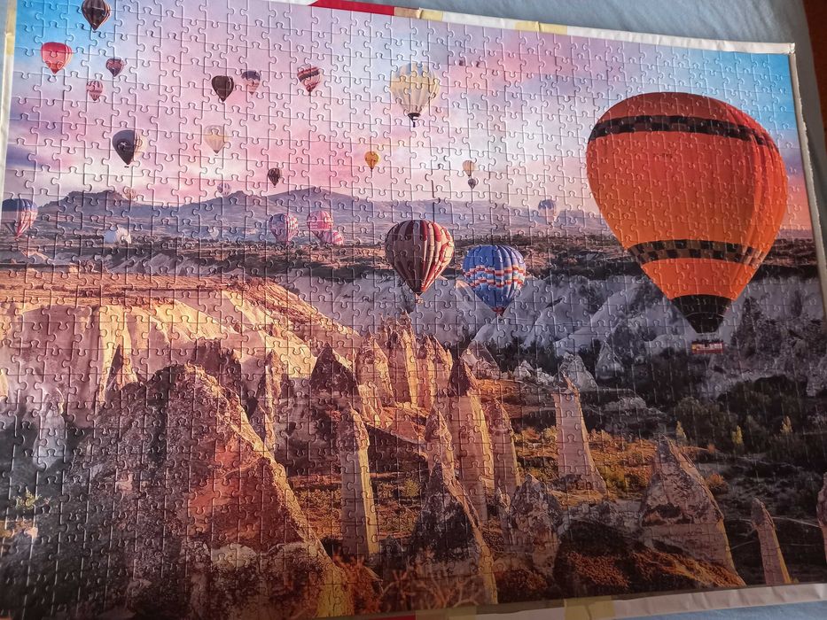 Продавам колекция наредени пъзели от 1000 части. 12 броя