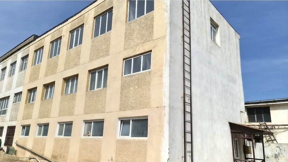 Cladire P+2 ( 450m2) si Hală ( 150m2) de închiriat sau de vânzare
