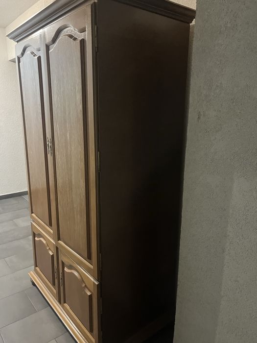 Dulap din lemn masiv