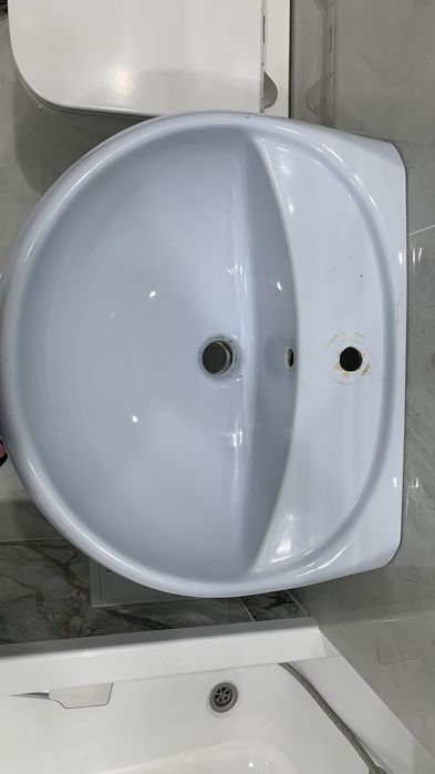 Раковина с ножкой