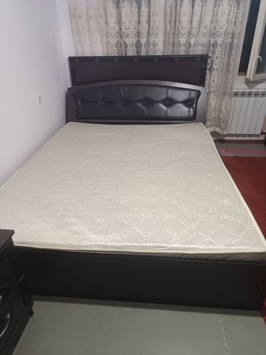 Спальный гарнитур. Шифоньер, комод с зеркалом, кровать и 2 тумбочки