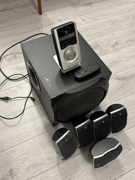 Sistem logitech z5500 5.1 cu hub defect!!
