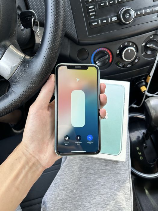 Продам Айфон 11 64gb 70%