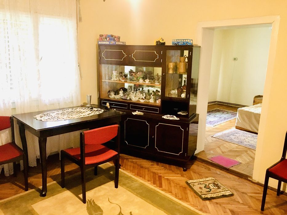 Vand casa cu anexe si teren intravilan