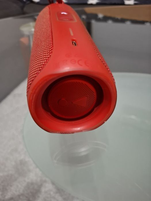 Boxa JBL FLIP5 foarte buna.