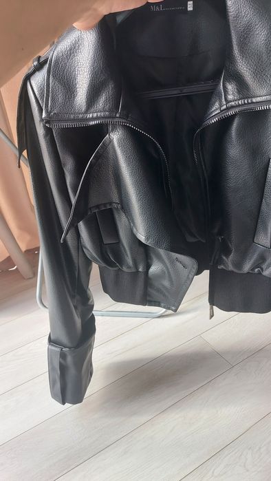 Куртка (бомбер) новая