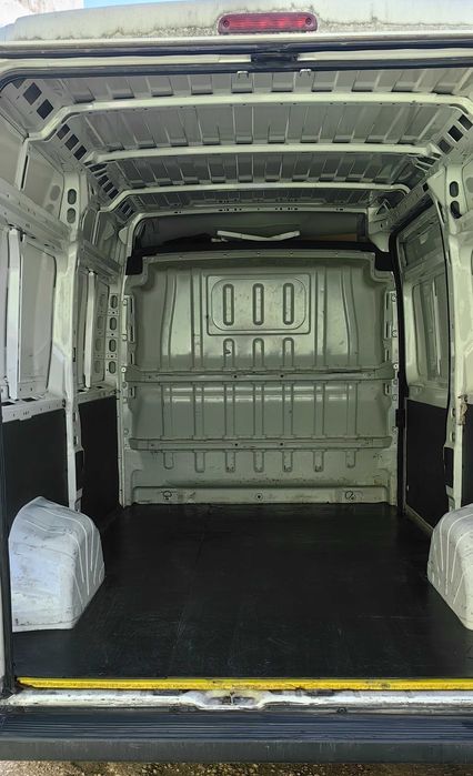 Транспортни услуги със закрит бус / Варна - 20 Евро