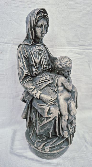 Statuetă Michelangelo Buonarrati Madonna Fecioara Maria cu Pruncul Iisus Sedes Sapientiae din rășină, anii 1950.