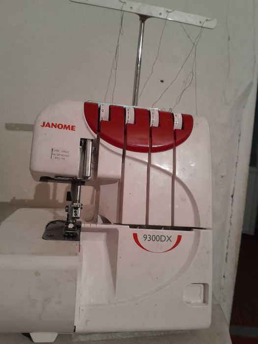 Продам оверлок Janome