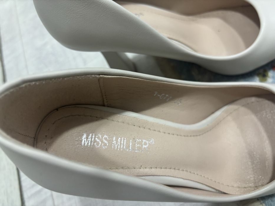 Туфли бежевые размер 35