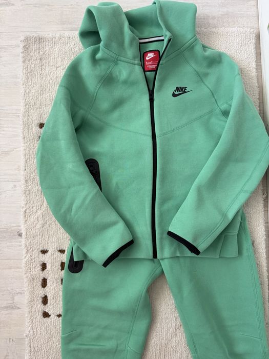 Анцунг Nike tech fleece