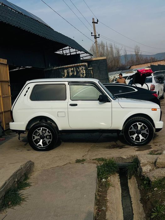 Niva Urban sotiladi kraskasi Tozza 2019 ideal xolatta Radnoy