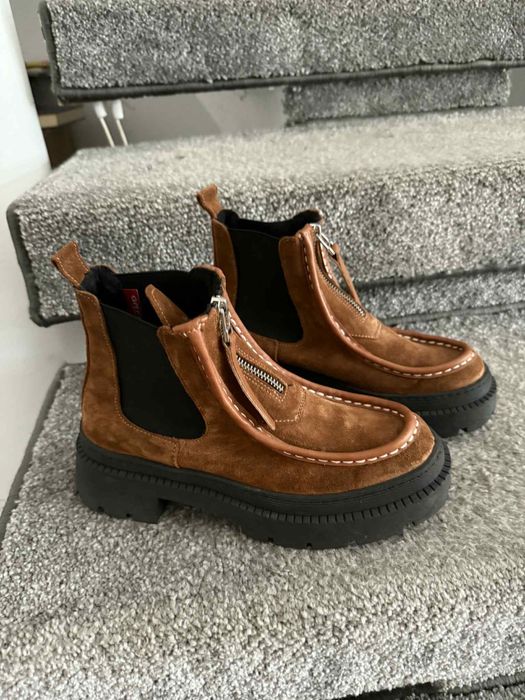 Vand 2 perechi de ghete  din piele