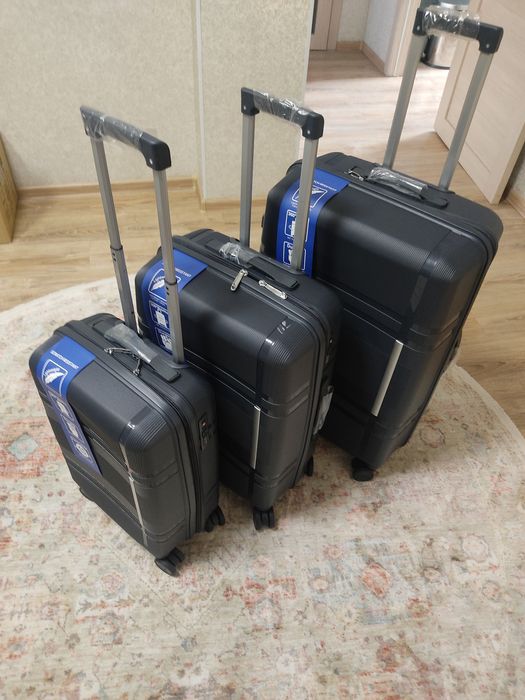 Чемоданы очень хорошего качества материал полипропилен. Все размеры