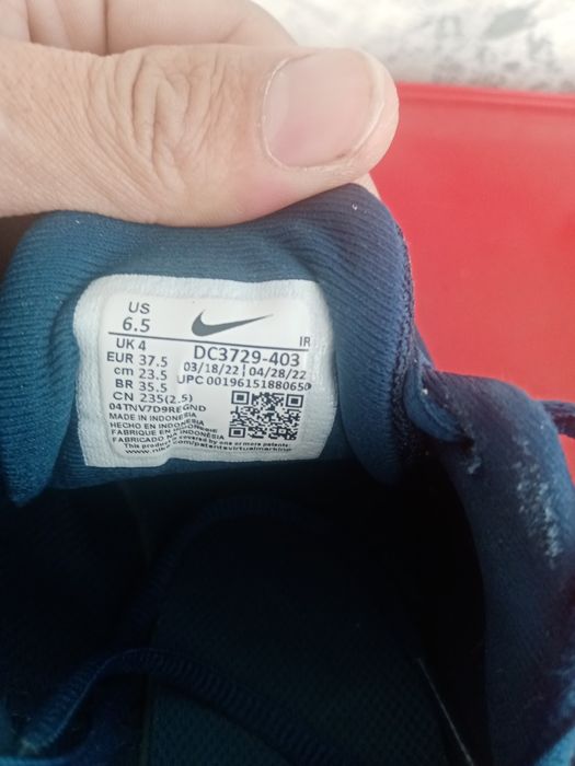 Спортивный кроссовка