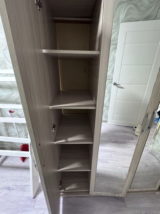 Продам срочно шкаф