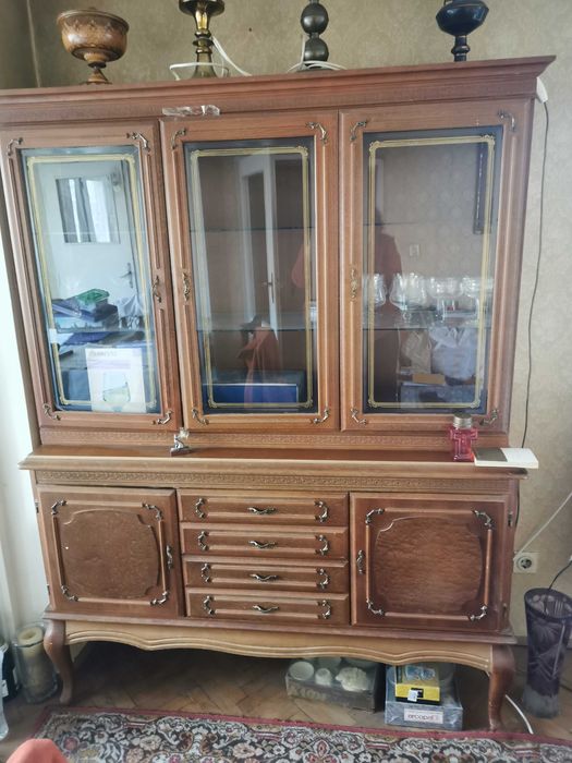 старинен саленен шкаф