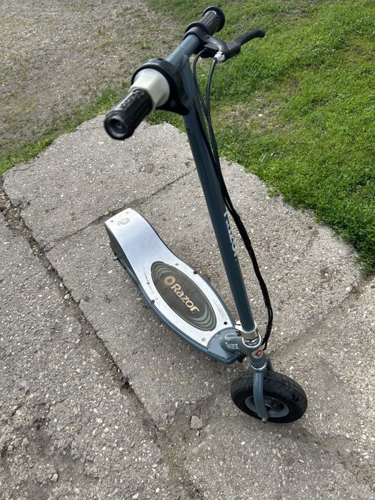 Vând Trotinetă Electrică Razor E300
