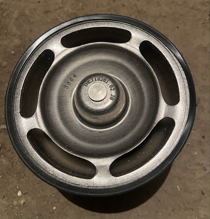 Термостат Volvo новый, порог открывание 82’