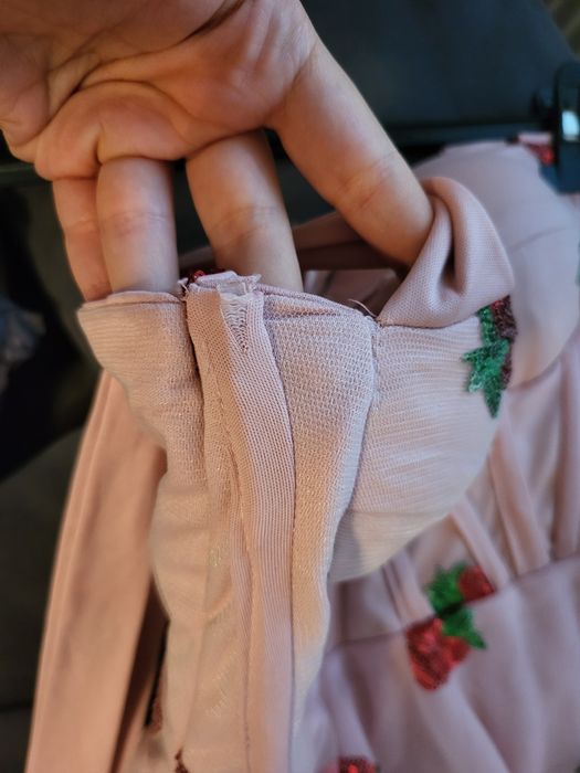 Set rochie mama- fiica identice, model căpșuni, făcute pe comanda, cu mici defecte prinse în poză