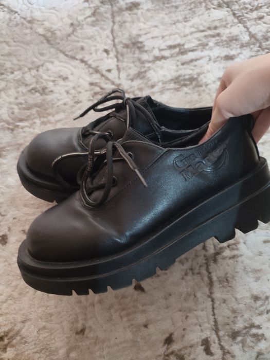 Школьные черные туфли на платформе