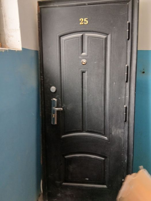 Продаётся дверь входная