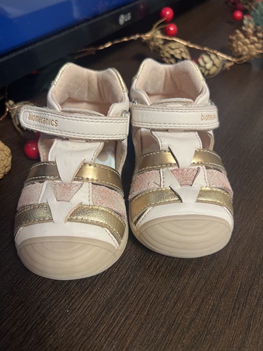 Vând 2 perechi de sandale bioemcanics