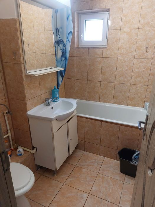 Inchiriez apartament