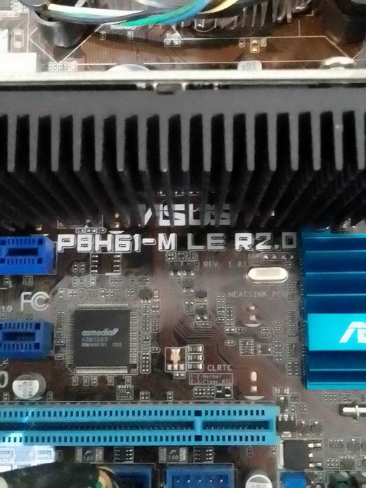 Продавам настолен компютър