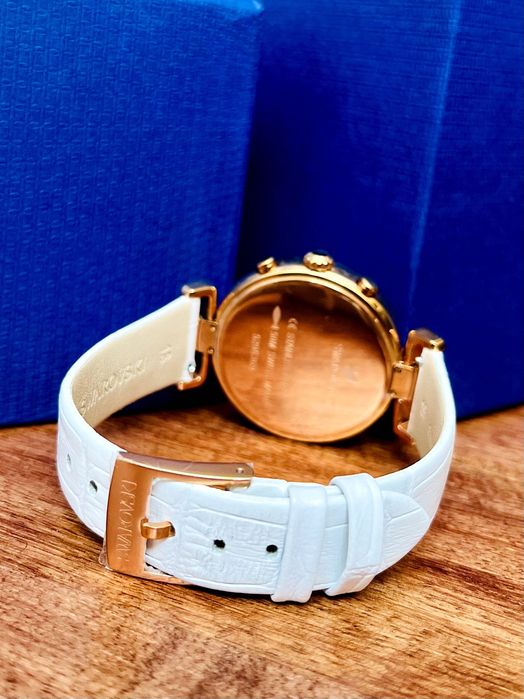 Нов Сваровски (Swarovski) дамски часовник