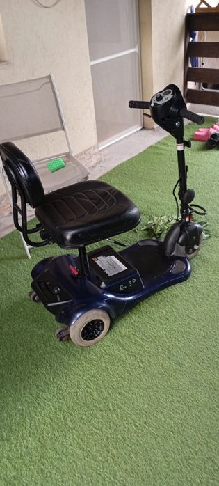Căruț electric scuter dizabilități bătrâni 2 modele in poze