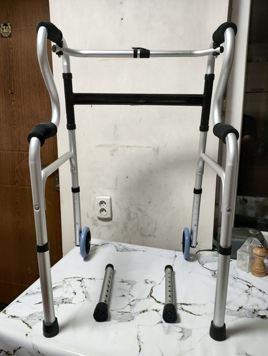 Продам ходунки взрослые.