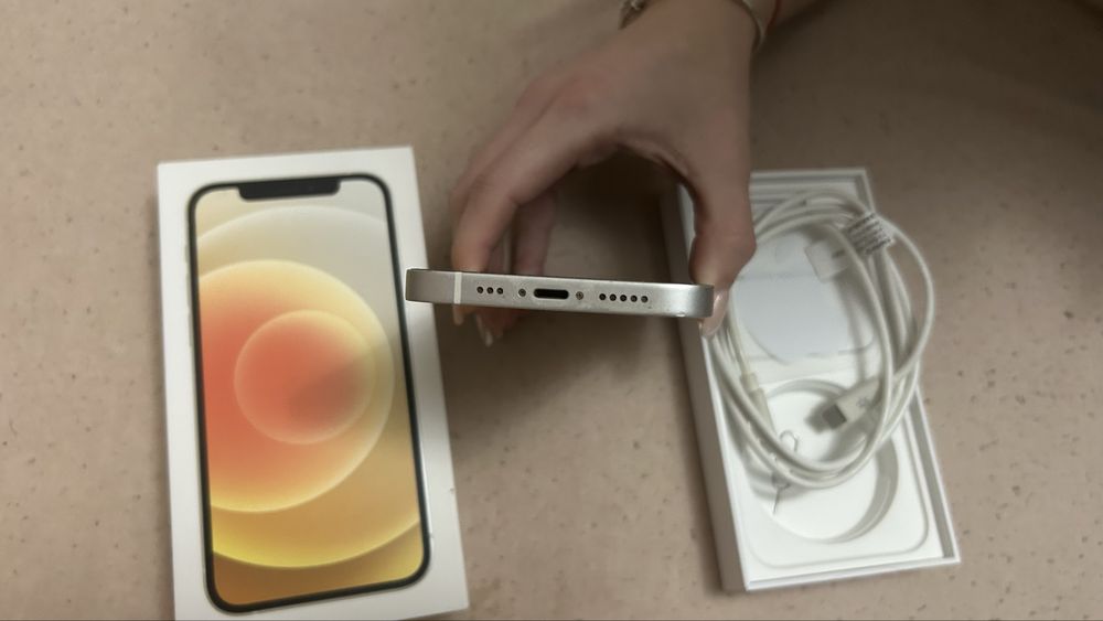 Iphone 12  128GB Бял