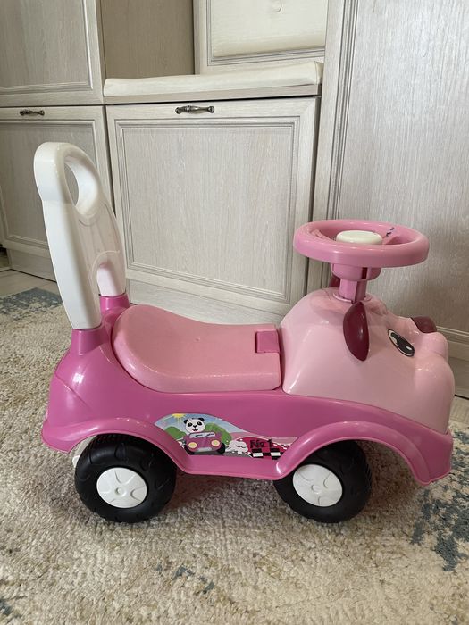 Каталка на 3-5 лет. В хорошем состоянии