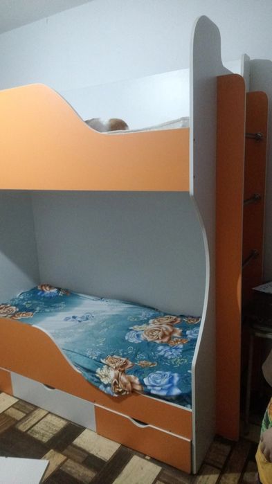 Двухъярусная кровать